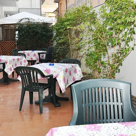 Derna 3* Viareggio