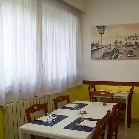 Otel Derna Viareggio