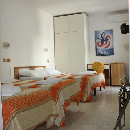Derna 3* Viareggio