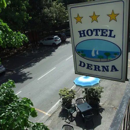 ホテル Derna
