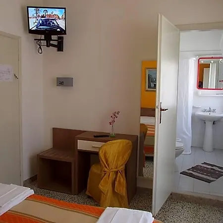 Derna 3* Viareggio