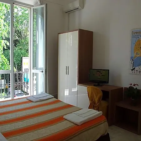 Hotel Derna Viareggio