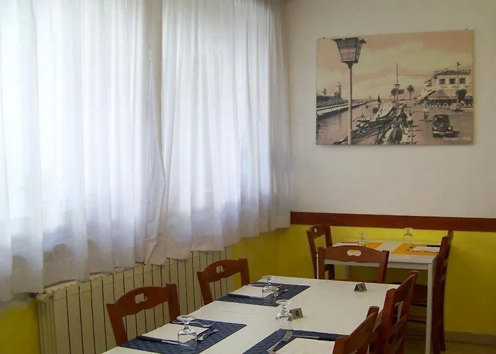 Готель Derna В'яреджо