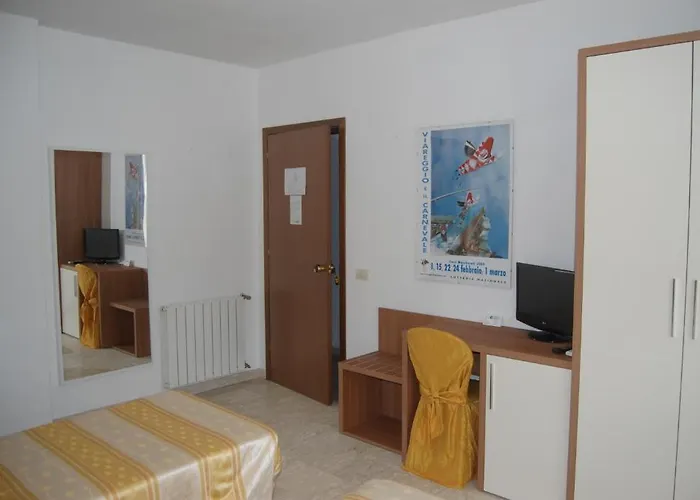 Derna 3* В'яреджо